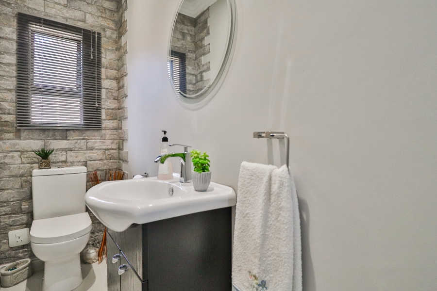 4 Bedroom Property for Sale in Island View Western Cape